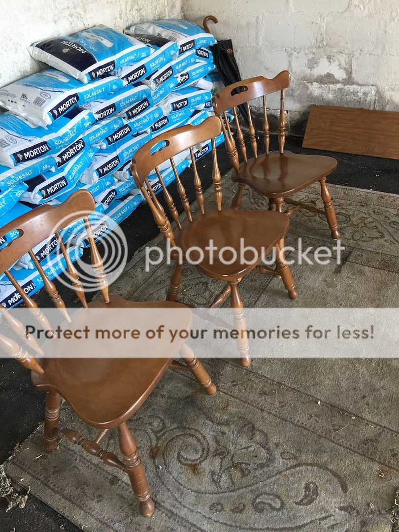 Long Weekend Project Spray Paint Table and Chairs